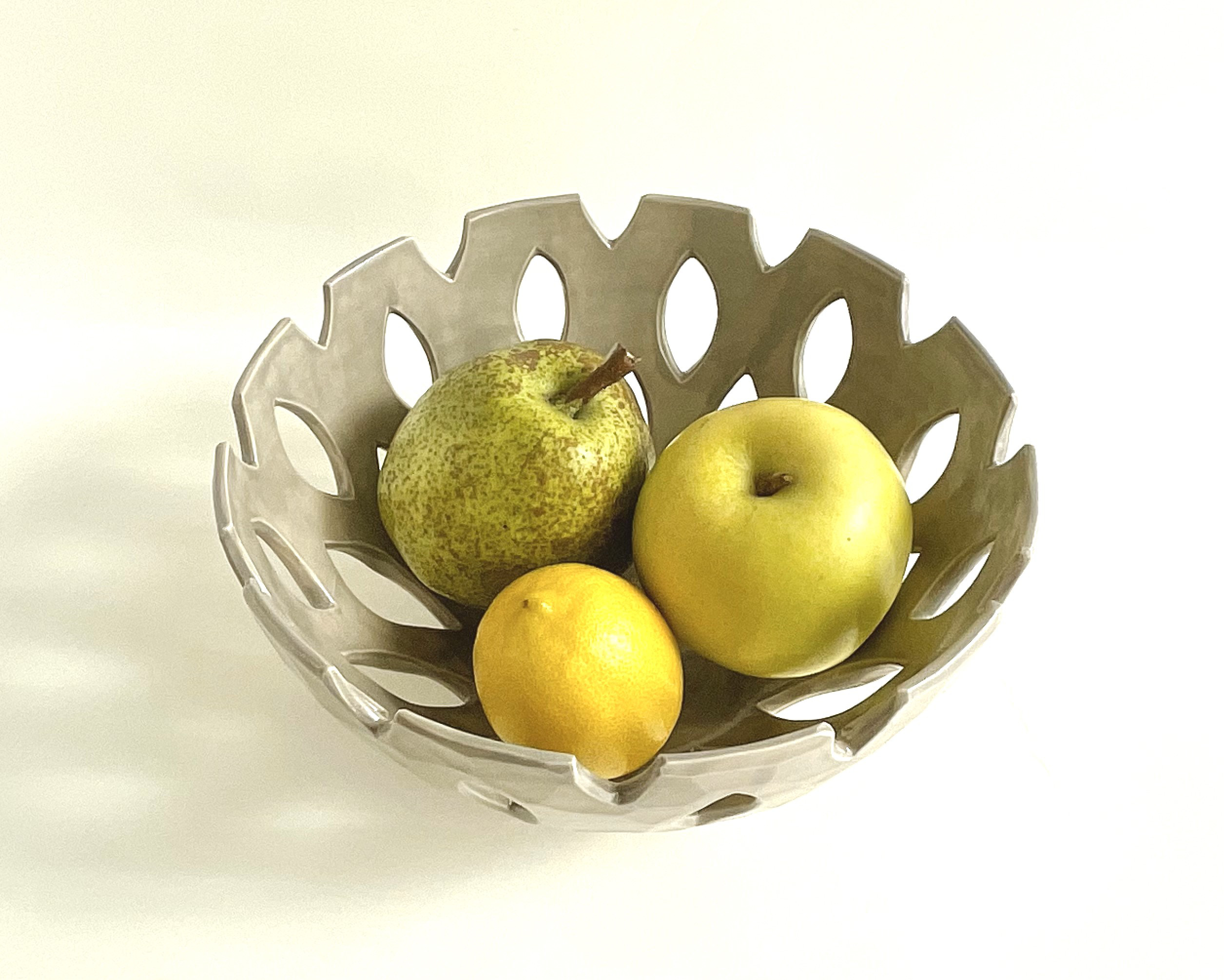 フルーツボウル　菓子鉢（グレーブラウン）Fruits bowl (gray brown) 陶磁器製