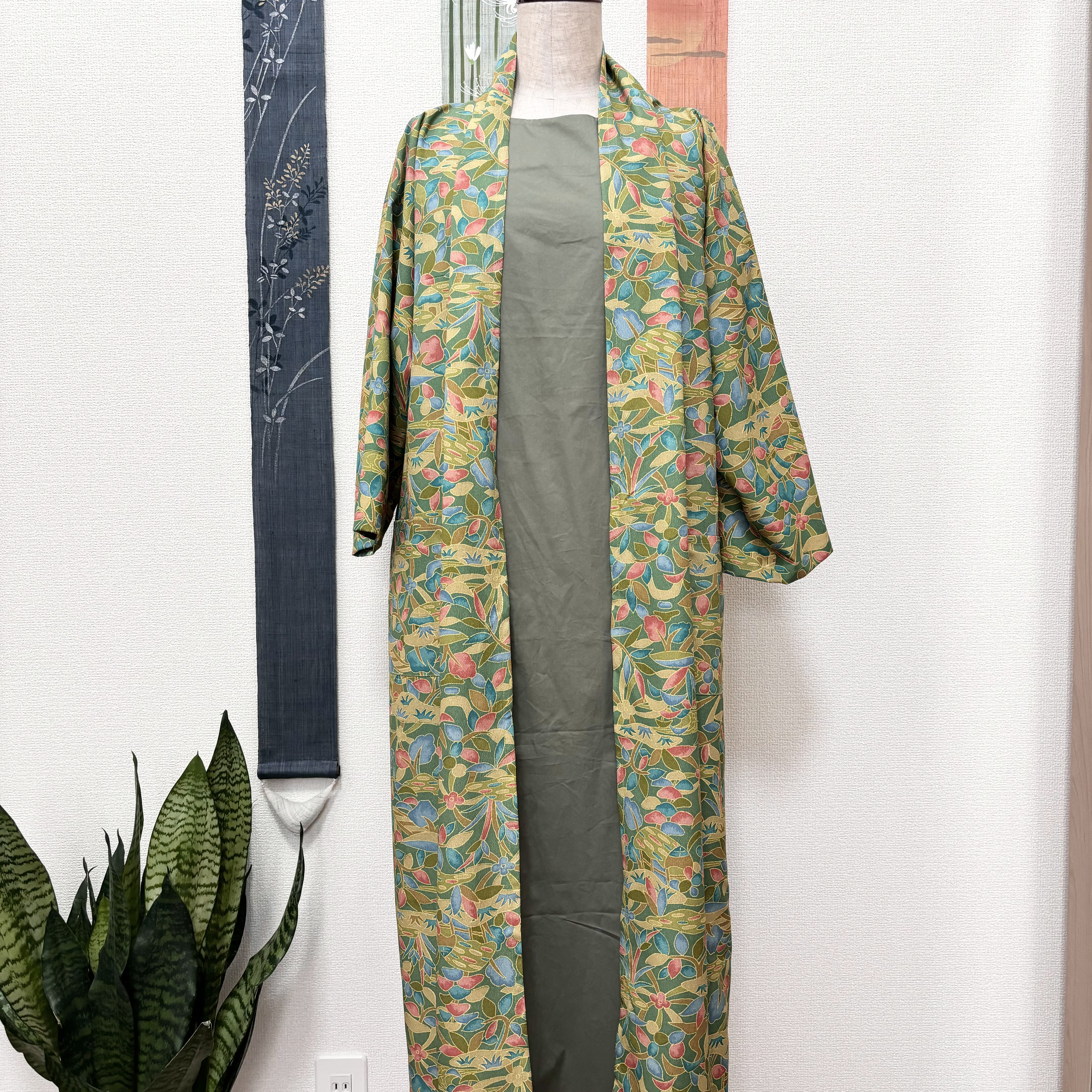 羽織るだけでオシャレ！着物から作ったローブ　秋の名残