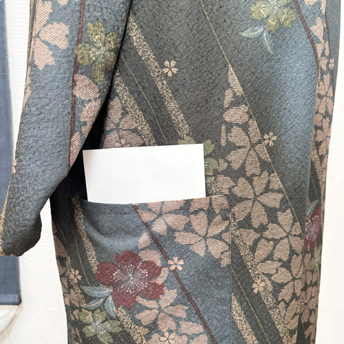 羽織るだけでオシャレ！着物から作ったローブ 秋の蛍 カーディガン 
