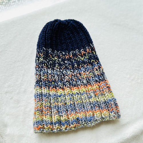 手編みニッチキャップ、ワッチキャップ、ネイビーのグラデーション