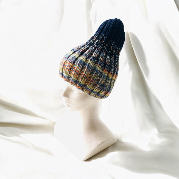 手編みニッチキャップ、ワッチキャップ、ネイビーのグラデーション