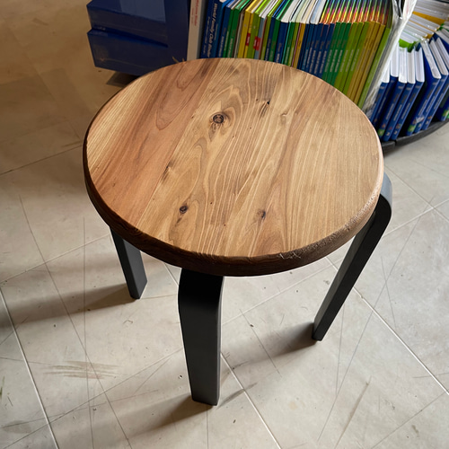 在庫あり　椅子　スツール　キッチン　リビング　ダーク　ブラック　杉材　天然木 在庫あり 椅子 スツール キッチン リビング ダーク ブラック 杉