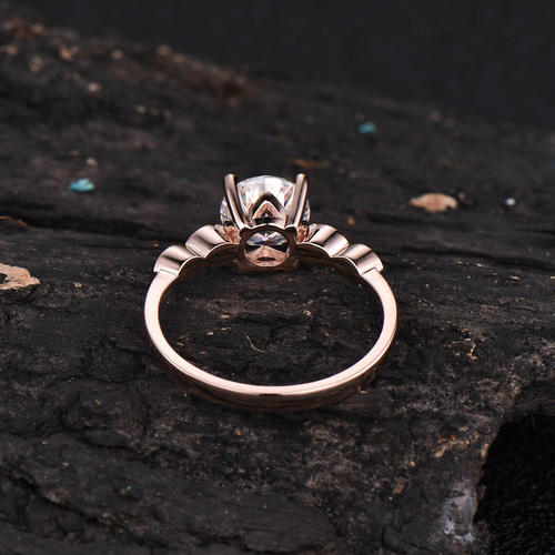 1カラット ラウンドカット モアサナイト エンゲージリング アールデコ