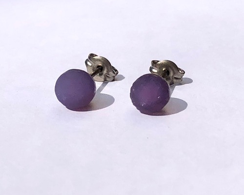 一点もの】 グレープアゲート 原石 チタンピアス 鉱物 天然石
