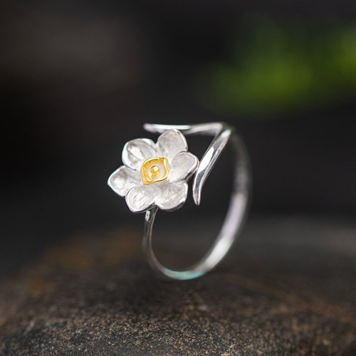 水仙モチーフのリング - 自然の美しさを見事に捉えている R355 指輪
