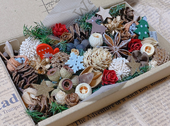 ヒムロスギと木の実とオーナメントの詰め合わせ クリスマス 花材 素材