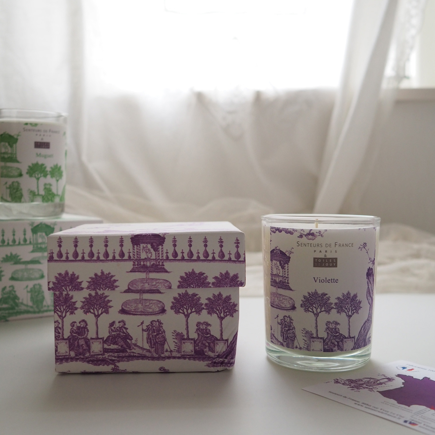 Bougie parfumee violette by Toile de Jouy