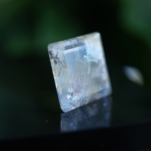 グラファイト・イン・クォーツ カーボン入り両剣水晶 穴あき