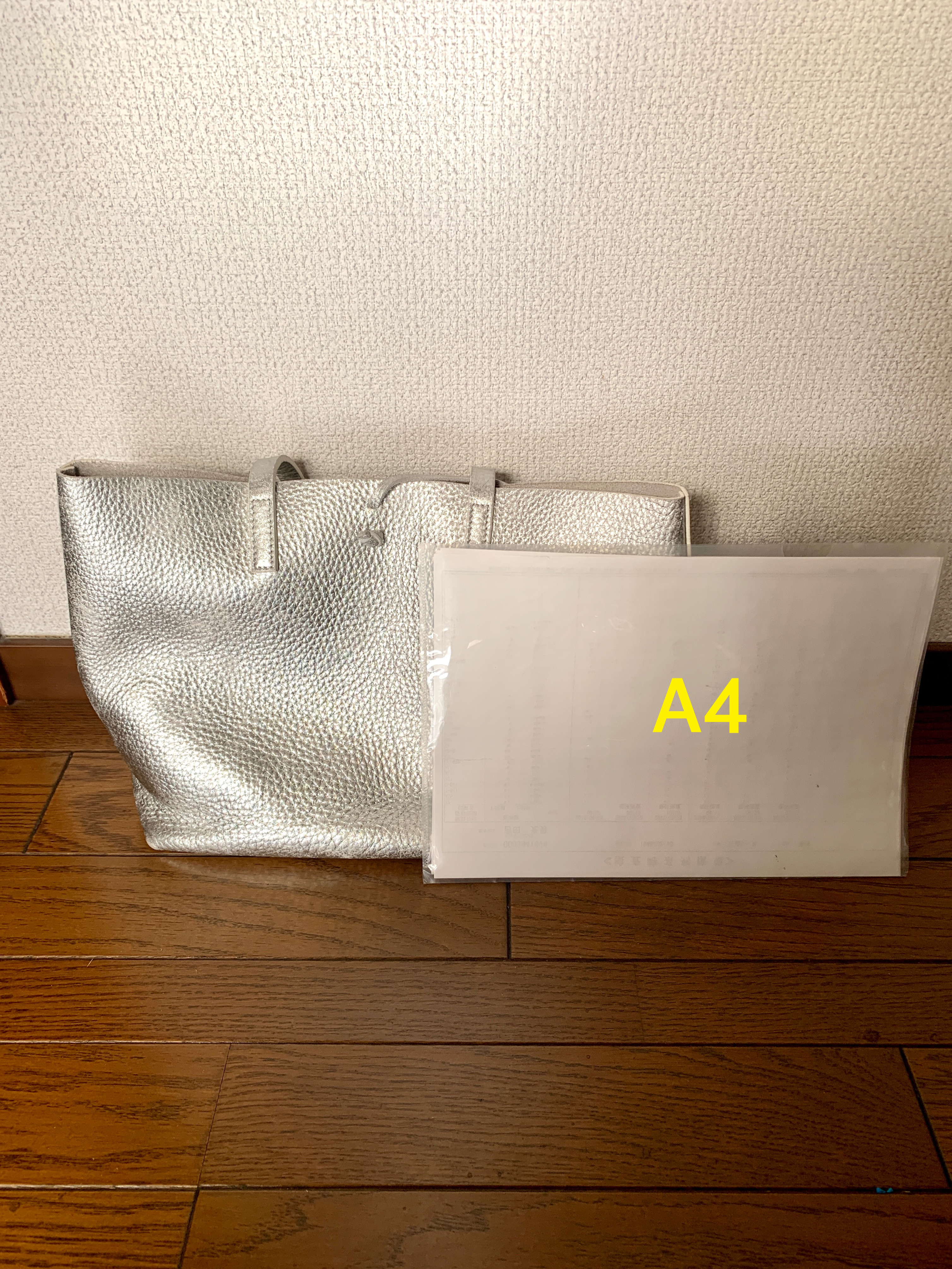 最高級上質牛革トートバッグ(ポーチ付）NO.137015  横(中) (シルバー) 底板底鋲付き