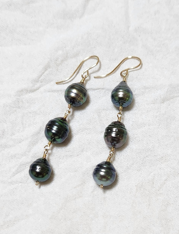 南洋黒蝶真珠 プラチナ フックピアス 雫型南洋黒蝶真珠フックピアス・横幅