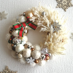 【再販】毛糸玉リース☆クリスマス カラフルでにっこり☆毛糸玉のクリスマスリース〜寝転びサンタさん