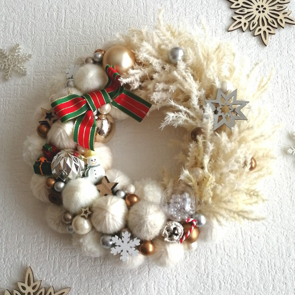 【新作】毛糸玉リース☆white gold winter 新作】毛糸玉リース☆white gold winter