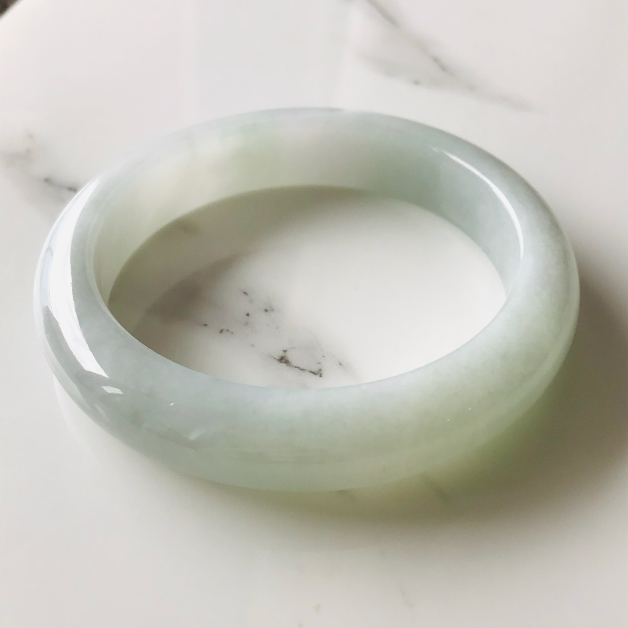 【B1510-0143】ジェイド　翡翠　ヒスイ　バングル　一点もの　希少　ミャンマー産　ホワイト　グリーン　56.5mm