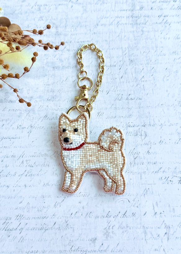 2way】ビーズ刺繍のうちの子ブローチ、バッグチャーム・茶柴 ブローチ