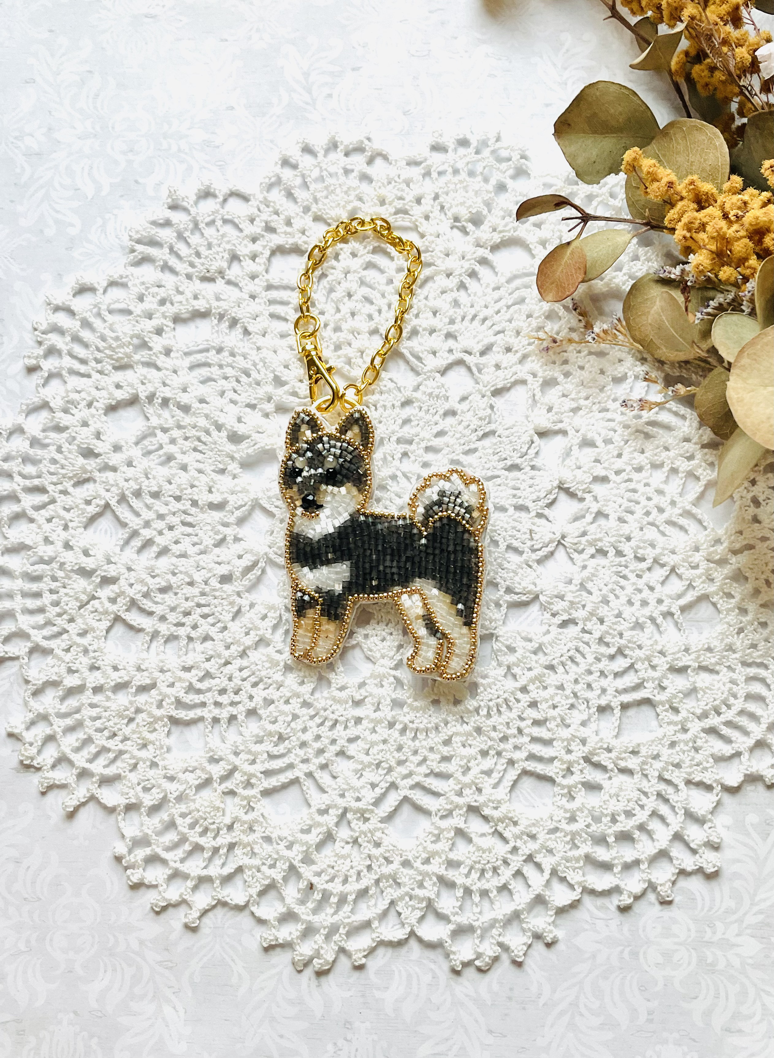 【ミヤコショウビン】ビーズ刺繍ブローチバッグチャーム ミヤコショウビン】ビーズ刺繍ブローチバッグチャーム - メルカリ
