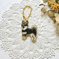 2way】ビーズ刺繍のうちの子ブローチ、バッグチャーム・黒柴 ブローチ