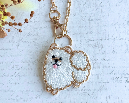 2way】ビーズ刺繍のうちの子ブローチ、バッグチャーム・ポメラニアン