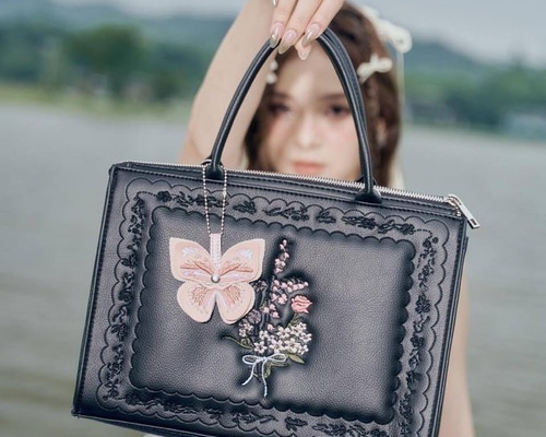TED BAKER★JIMSA リボンハンドバッグ ショルダーストラップ付き Ted Baker Jimsa Pu Bow Crossbody Bag | David Jones