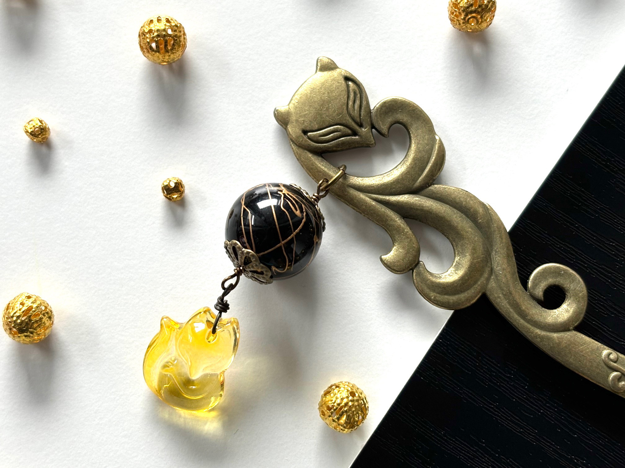 かんざし　狐のビーズ　黄色　イエロー　秋　アンティークゴールド　黒　ブラック　和風　透明　クリア