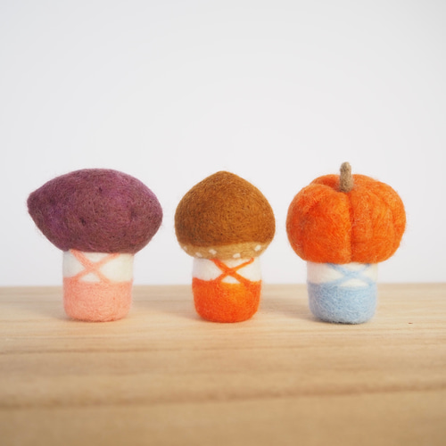 羊毛フェルト＞手のりサイズのミニこけし（おいもさん） 羊毛フェルト