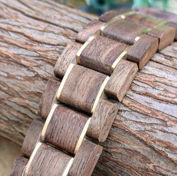 EINBAND Google Pixel Watch Google Pixel Watch 天然木錶帶 胡桃木 x 金色 第4張的照片