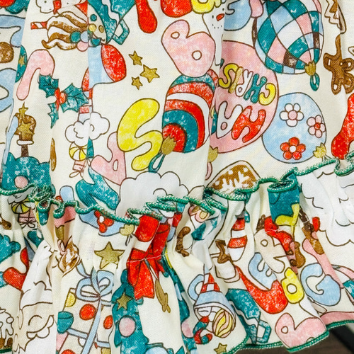 犬服／猫服 クリスマス ワンピース かわいいクリスマス柄オフホワイト