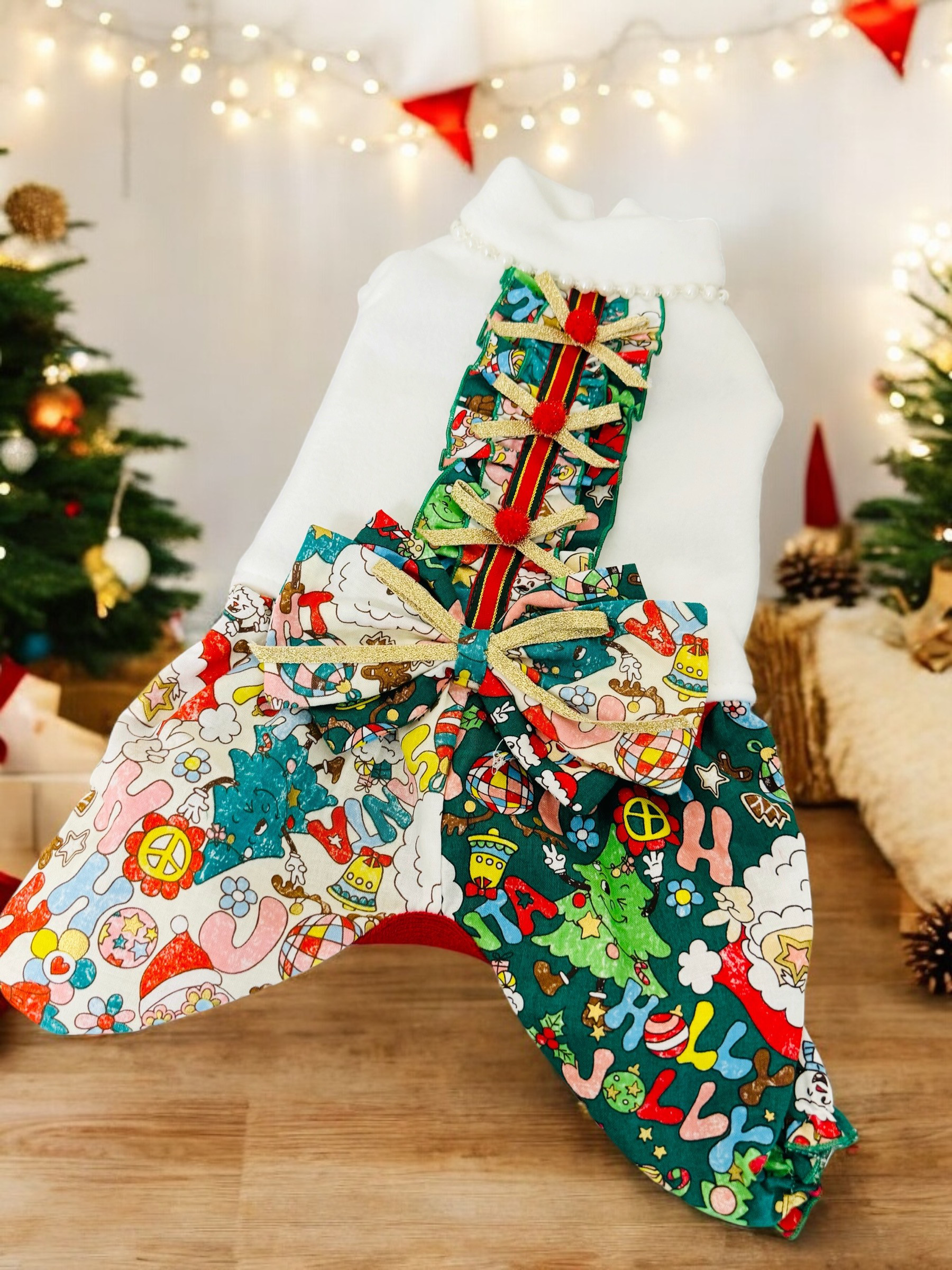 犬服／猫服　クリスマス オールインワン　かわいいクリスマス柄オフホワイトｘグリーンパンツ [CH2404]