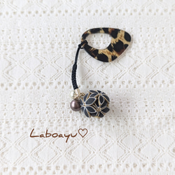 ミントさま専用　フックピアス〈華・胡粉グラデ&Stone〉 ミントさま専用 フックピアス〈華・胡粉グラデ&Stone〉 - メルカリ