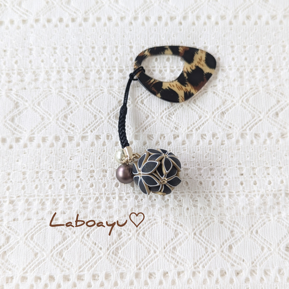 帯飾り〈Bouquet・呂色クリスタルflower・盛り〉