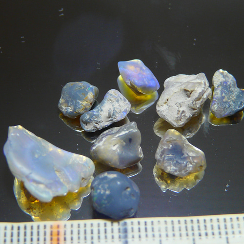 40928-4 ☆ライトニングリッジ産☆ 天然ブラックオパール 原石