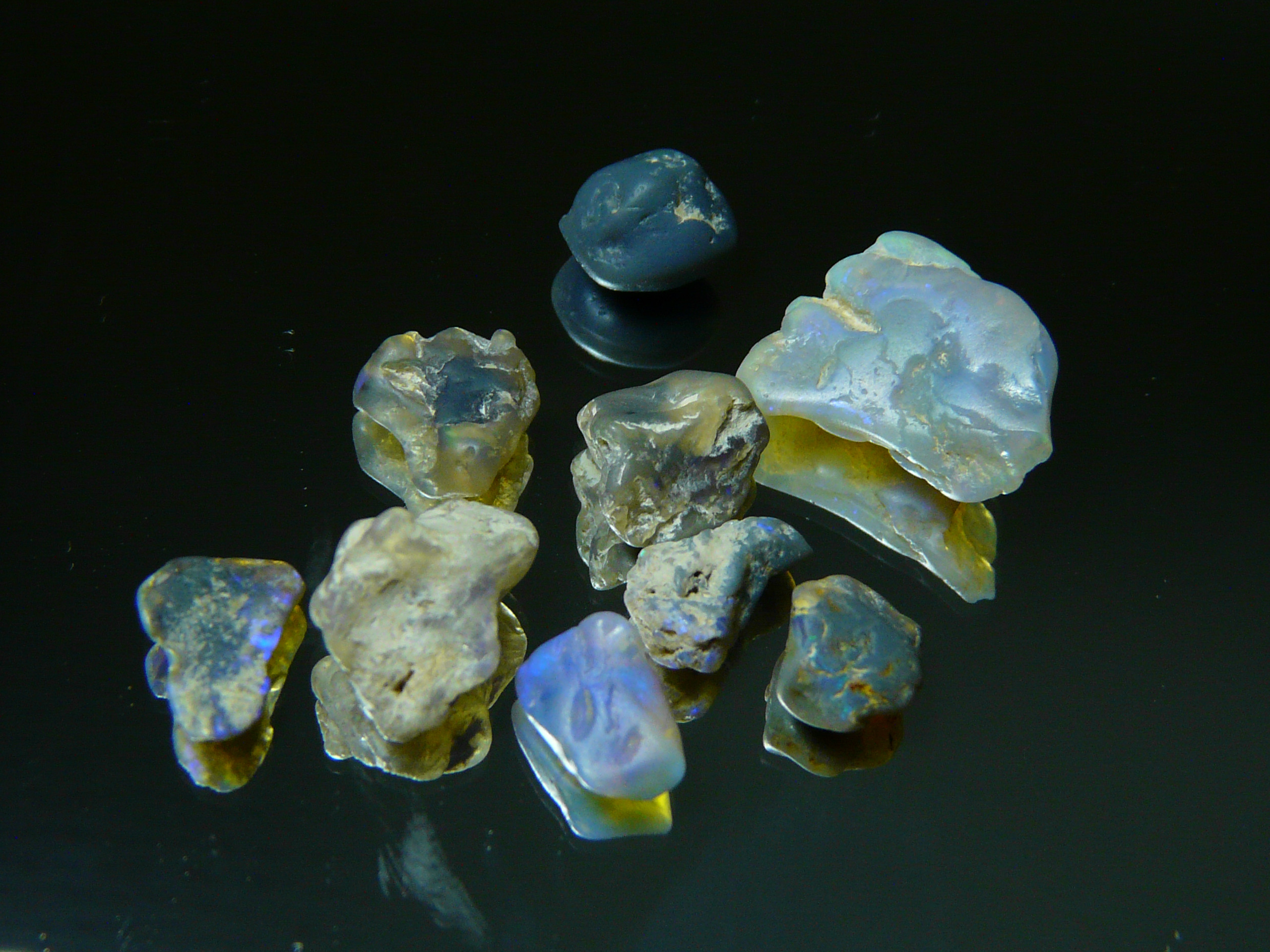 入手希少ロシア産　天然オパリン　オパライト鉱石　オパールガラス　スカル手掘り2体 40928-4 ☆ライトニングリッジ産☆ 天然ブラックオパール 原石