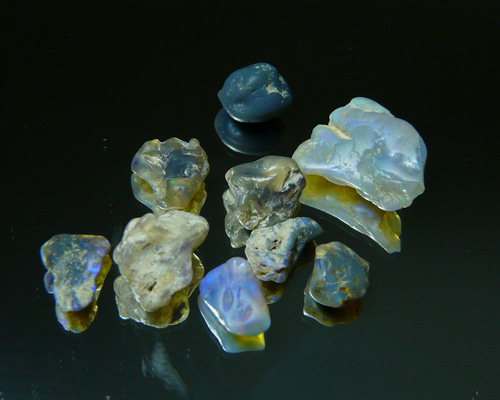 40928-4 ☆ライトニングリッジ産☆ 天然ブラックオパール 原石