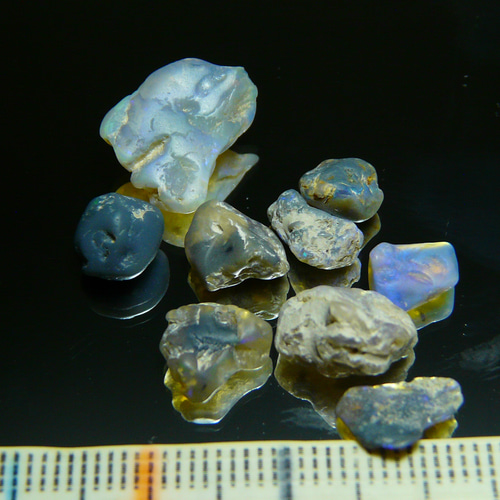 40928-4 ☆ライトニングリッジ産☆ 天然ブラックオパール 原石