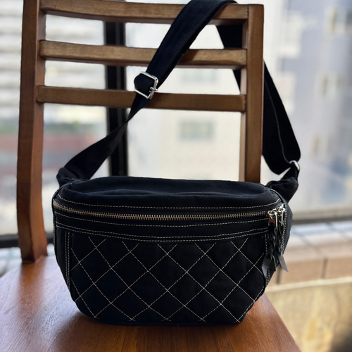 MATE.　PARASITE ブラック 本革　キルティング ボディバッグ MATE. PARASITE ブラック 本革 キルティング ボディバッグ MATE