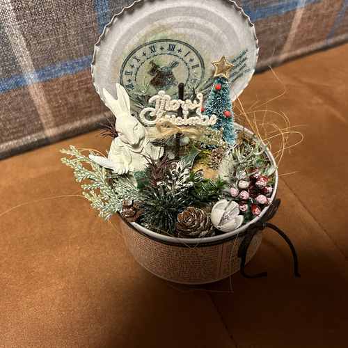 再販＾＾うさぎさんのメリークリスマス リメ缶アレンジ^_^ミニツリー