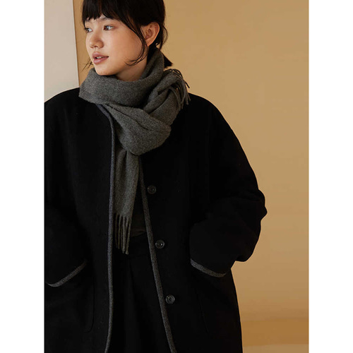 23区ゴルフ　ニット キルティング切替　ジップアップジャケット　ウール混　黒 ウール混紡ジャケット 裏にキルティング中綿付き バイカラー縁取り