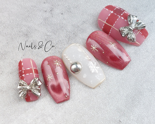 オーダーネイルチップ No.107 レッド系 微粒子マグ リボン クリスマス オーダーネイルチップ No.107 レッド系 微粒子マグ リボン クリスマス