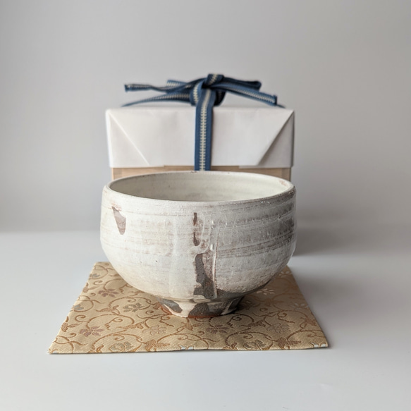 酒津焼　粉引の茶盌　桐箱付き【手仕事　民藝　和　陶器】 粉引の茶盌 桐箱付き【手仕事 民藝 和 陶器】 茶碗・めし碗 酒津