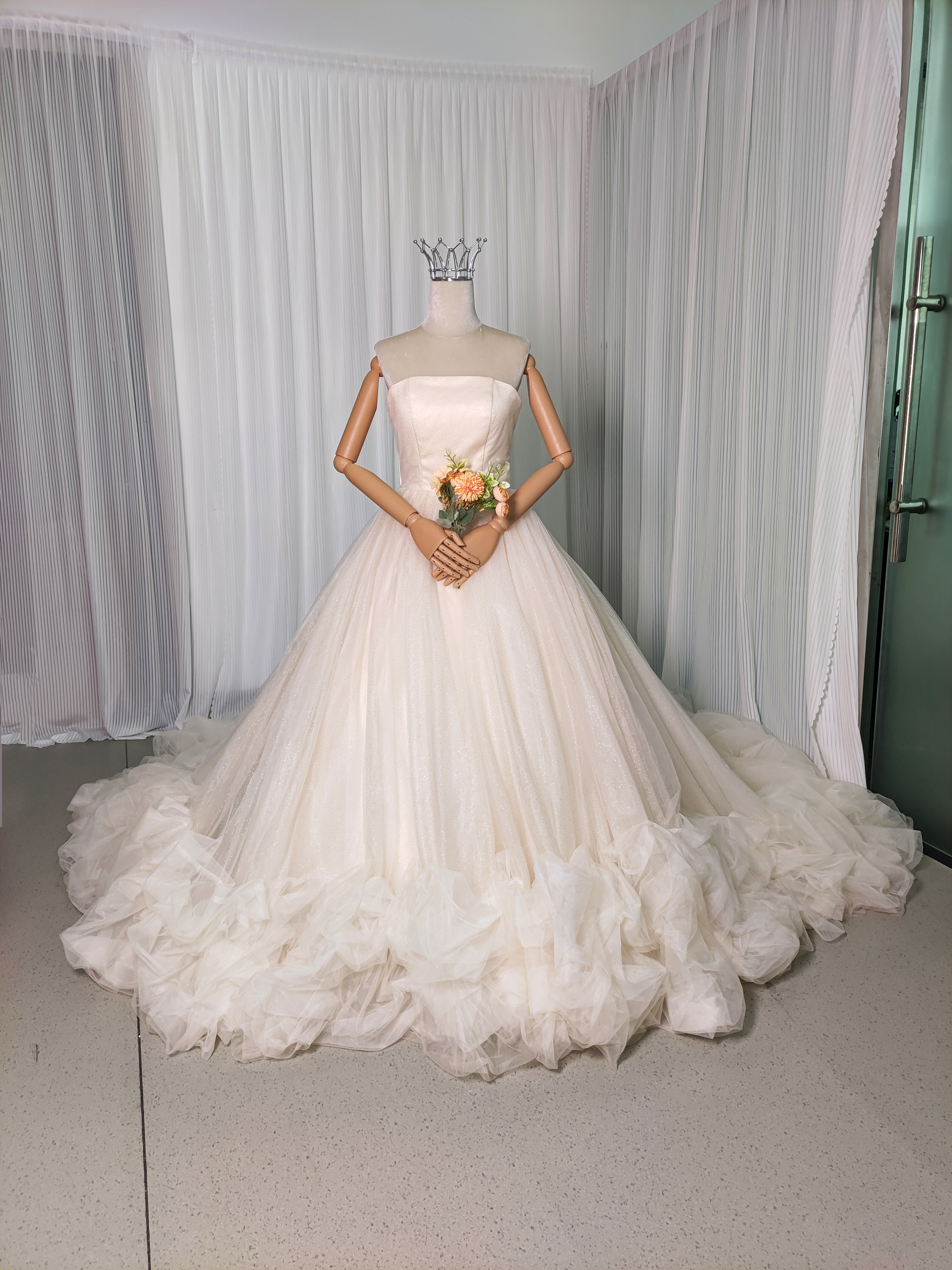 送料無料！ウェディングドレス シャンパン色 キラキラチュール  