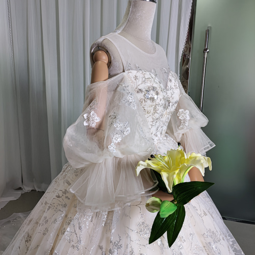 送料無料！ウエディングドレス 華やか 取り外し袖 キラキラ  