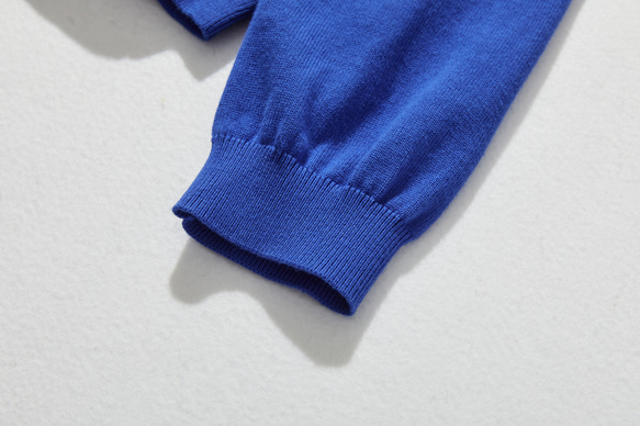 程よく存在感を引き立てるカーディガン 配色ジャガード　長袖　瑠璃色　241001-2 6枚目の画像