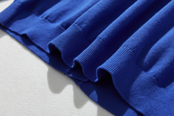 程よく存在感を引き立てるカーディガン 配色ジャガード　長袖　瑠璃色　241001-2 9枚目の画像