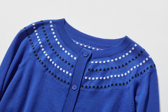 程よく存在感を引き立てるカーディガン 配色ジャガード　長袖　瑠璃色　241001-2 2枚目の画像