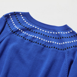 程よく存在感を引き立てるカーディガン 配色ジャガード　長袖　瑠璃色　241001-2 8枚目の画像