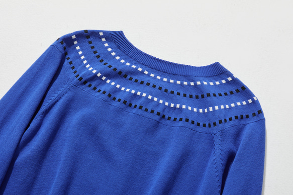 程よく存在感を引き立てるカーディガン 配色ジャガード　長袖　瑠璃色　241001-2 8枚目の画像