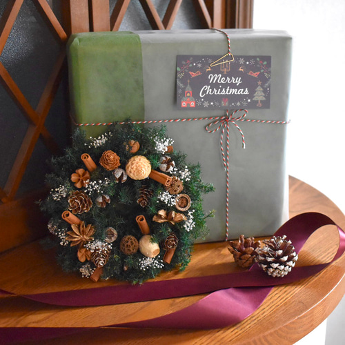 特集掲載】冬の木の実とシナモンに癒されて クリスマスリース Creema