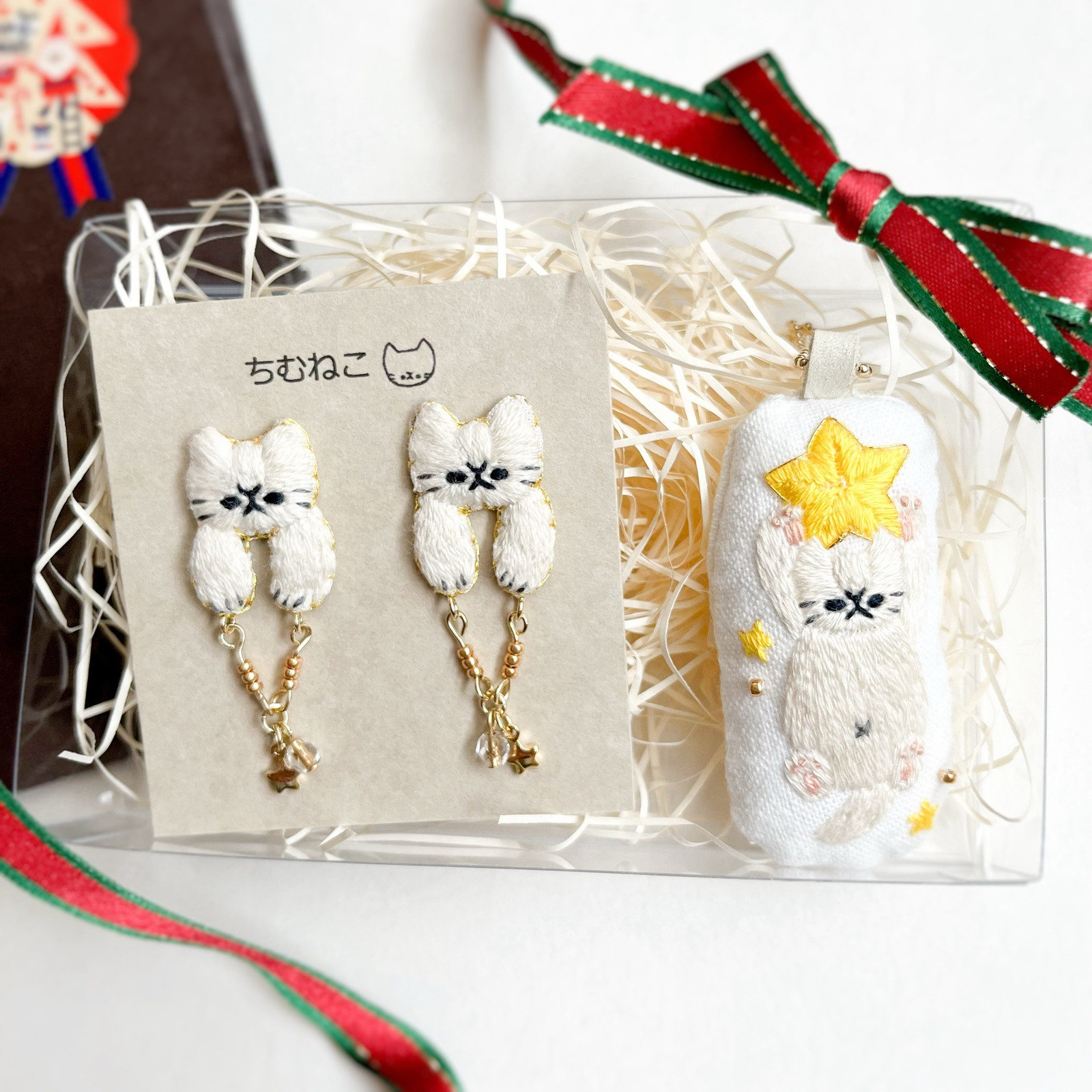 星につかまる猫のキーホルダーと耳飾りセット　ホリデーボックス　クリスマスギフト