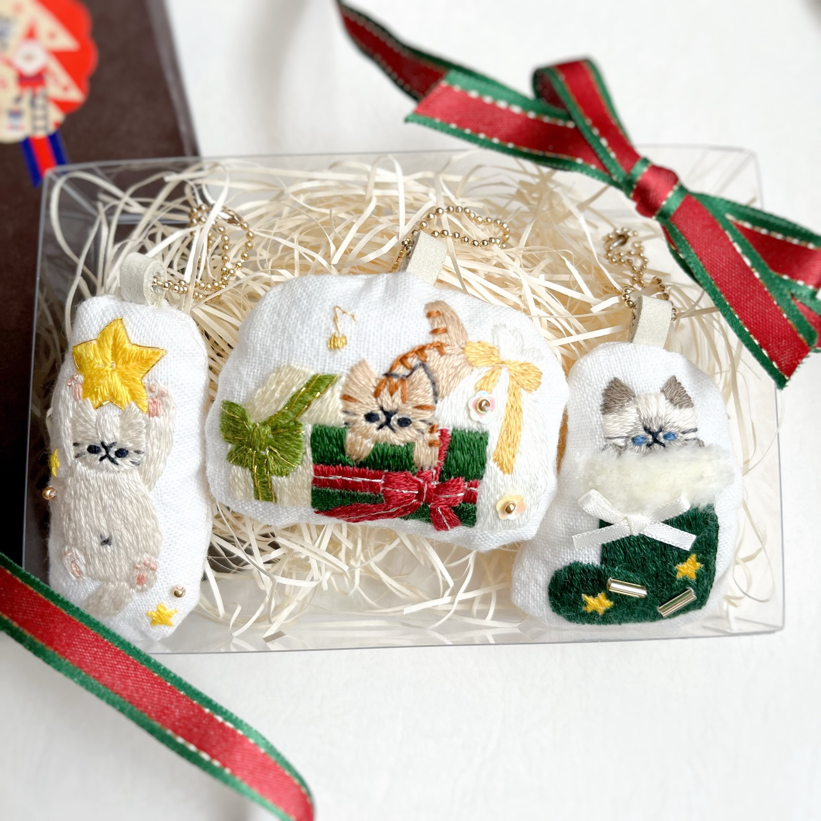 オーナメントにもなる猫のキーホルダー3点セット　ホリデーボックス　クリスマスギフト