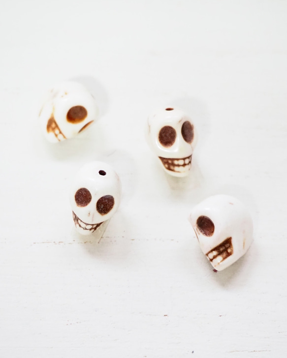 マグネサイト ホワイトスカル 11×9mm 1枚目の画像