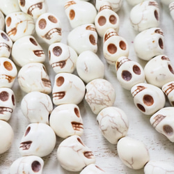 マグネサイト ホワイトスカル 11×9mm 2枚目の画像